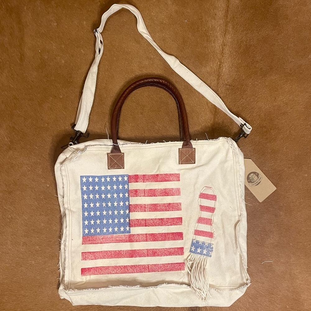 The barrel shack “Armstrong” tote bag with American flag with leather straps